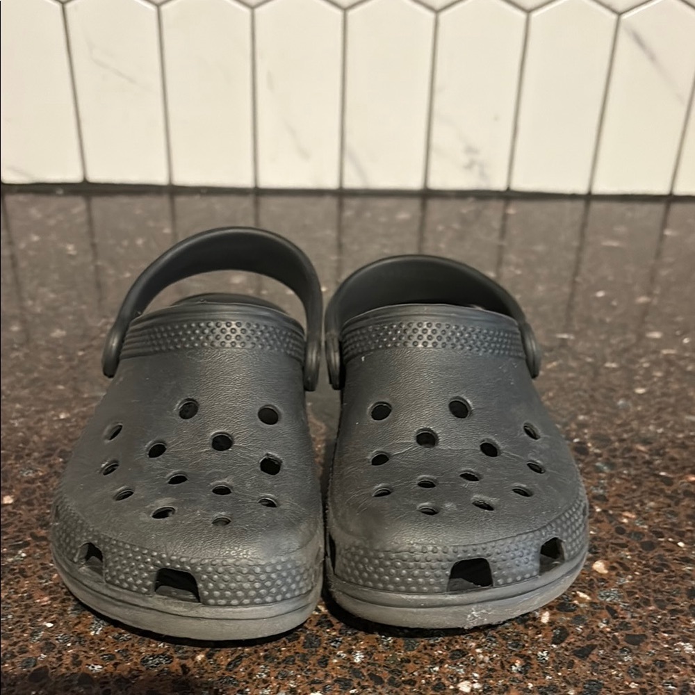 Crocs Unisex Kids Classic Clogs Shoes Black Slip-On Perforated C10